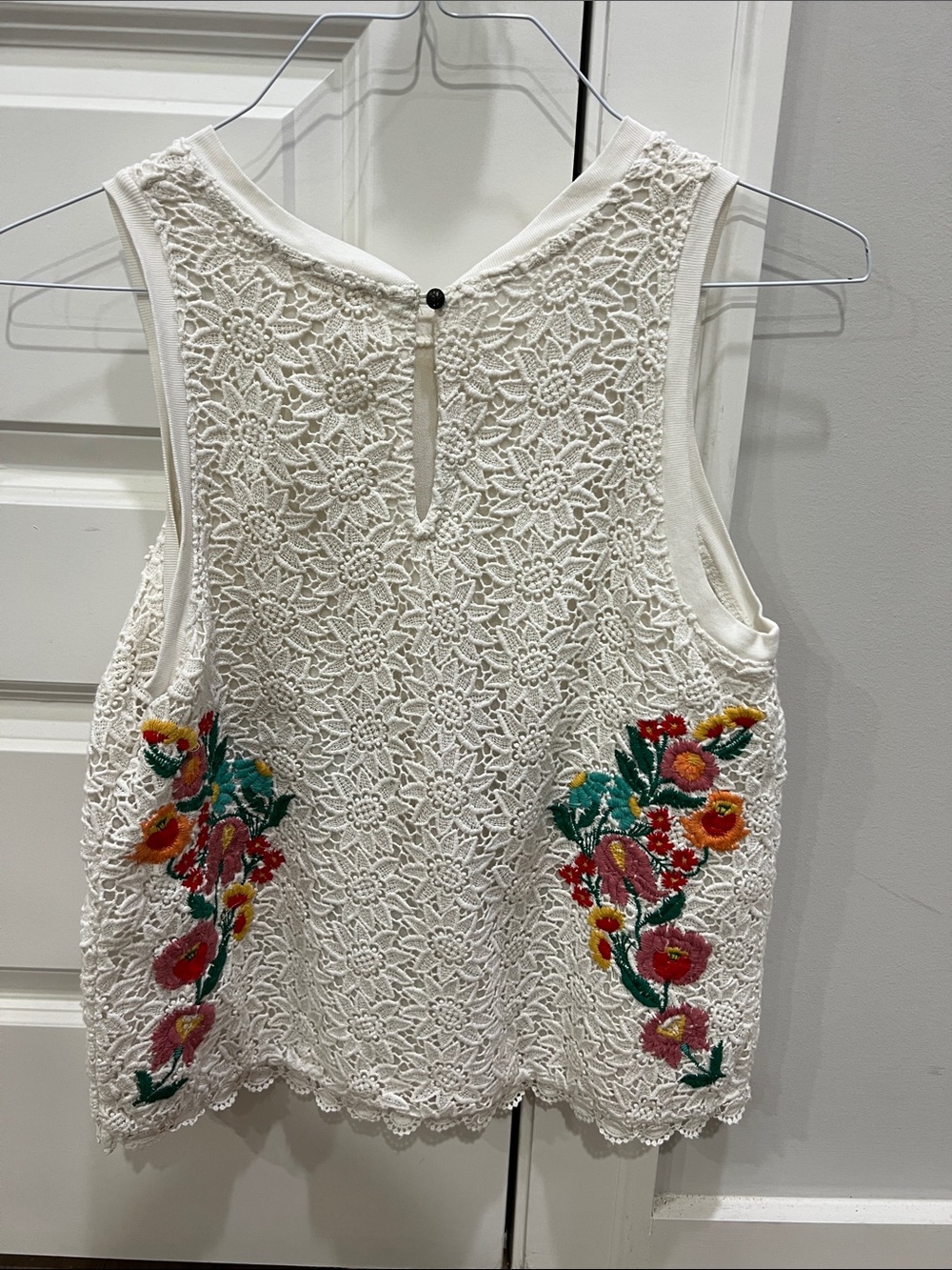 Anthropologie Maeve Women’s White Lace Tank Top Multicolor Floral Embroidery - Picture 2 of 2